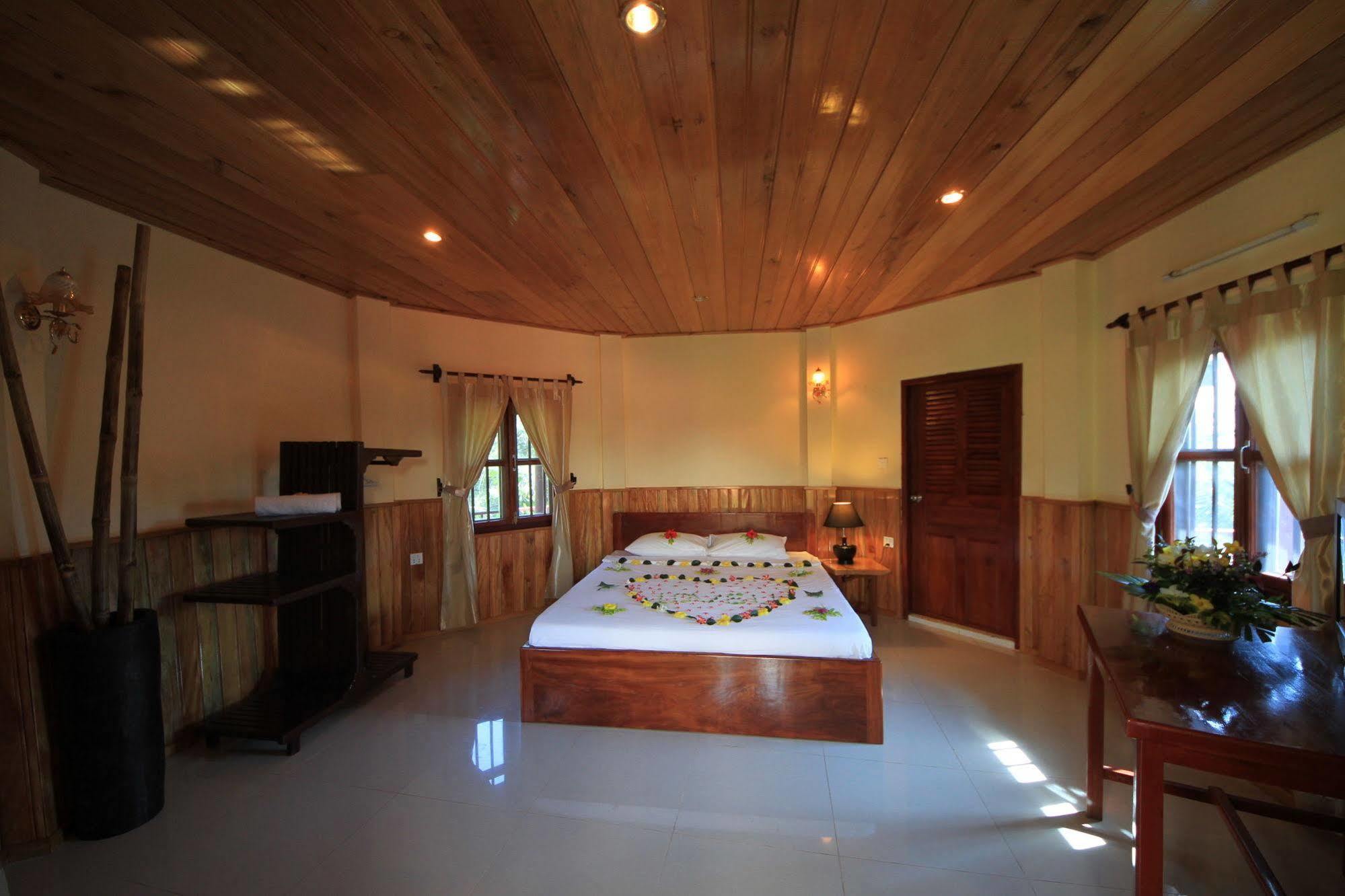 Spring Valley Resort Kep Esterno foto